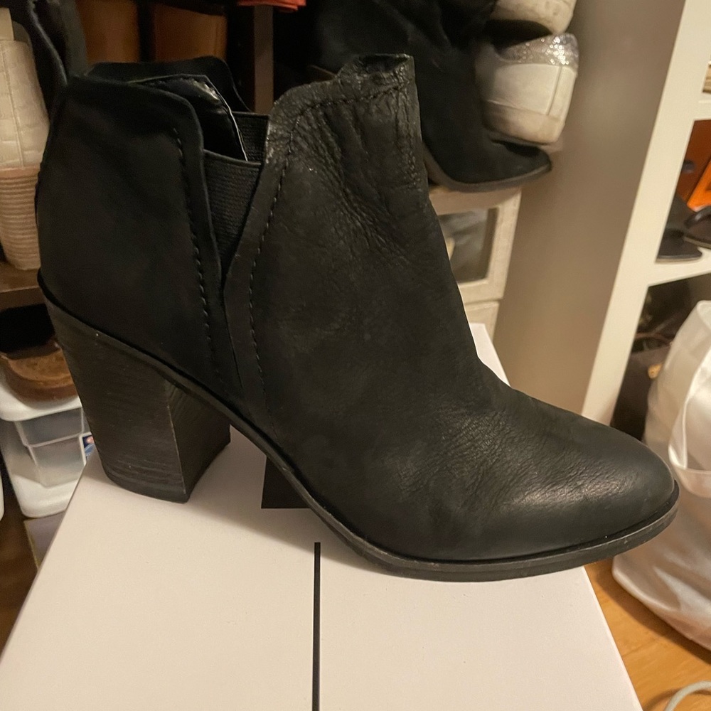 Dolce vita Simone black nubuck bootie